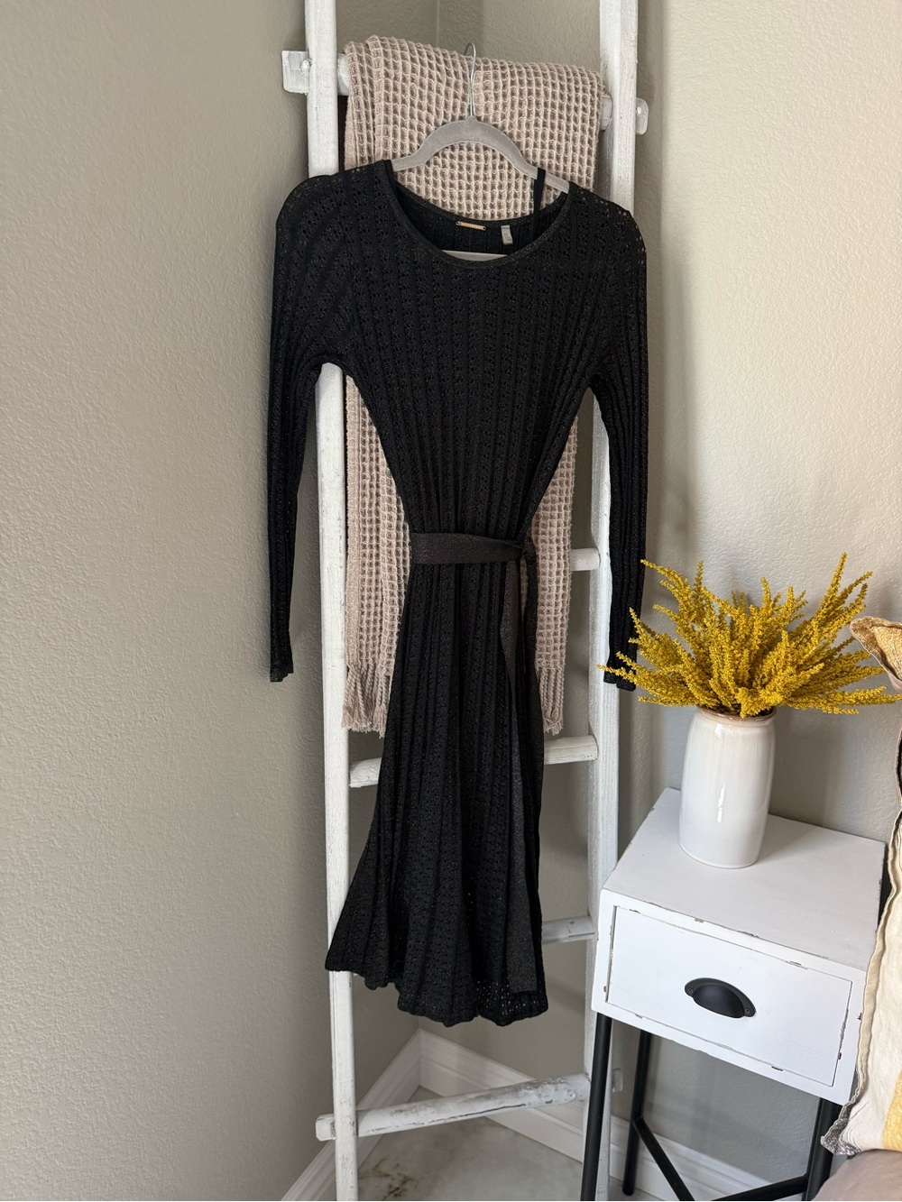 Elie Tahari Black Long-Sleeve Knit Belted Dress